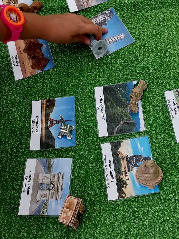 Poznávání světových staveb — Montessori