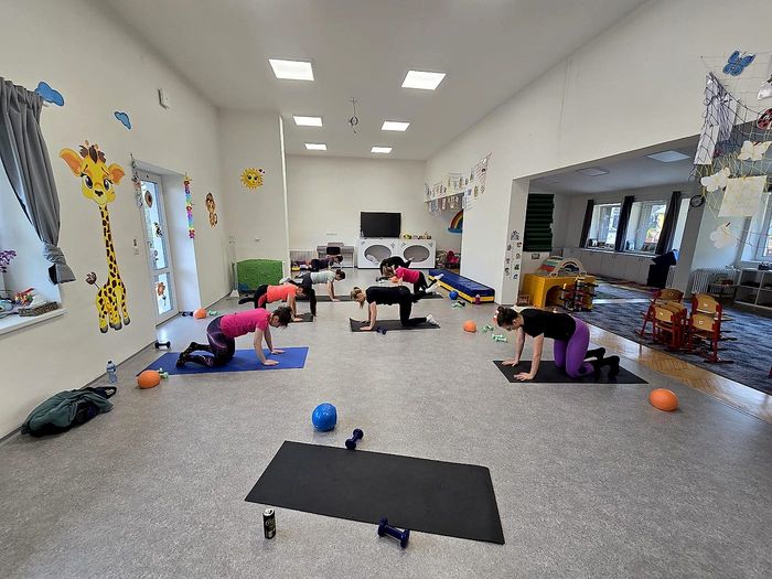 Fit cvičení pro ženy v sále